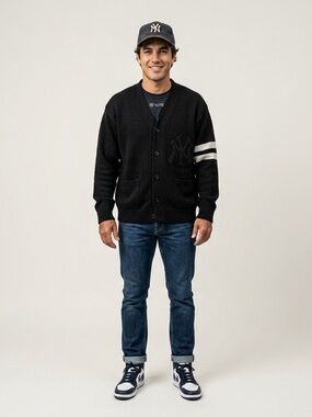 NWT Genuine MLB NY Yankees Merchandise Black Cardigan Sweater  Chenille Patch XL